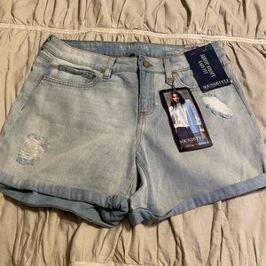 NWT Sound/Style Light Wash Distressed Denim Shorts - size 10